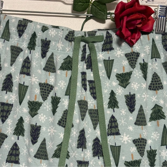 LC Lauren Conrad LT Pajama pants pine xmas trees Soft green winter snow LIKE NEW - Picture 4 of 12
